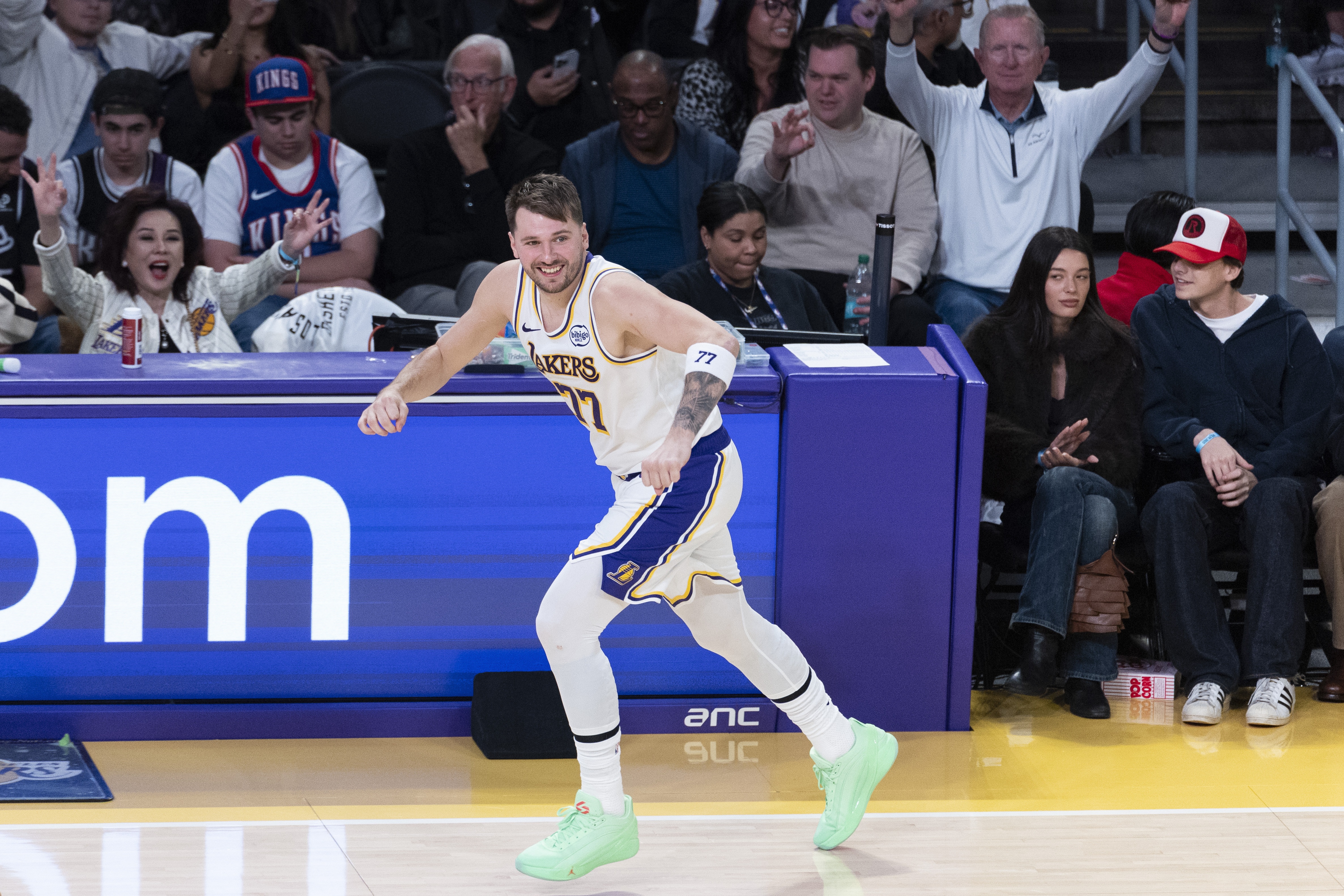 星空体育app官方网站-东契奇场均33分和科比35.4分相比含金量如何？各方面都远远比不上